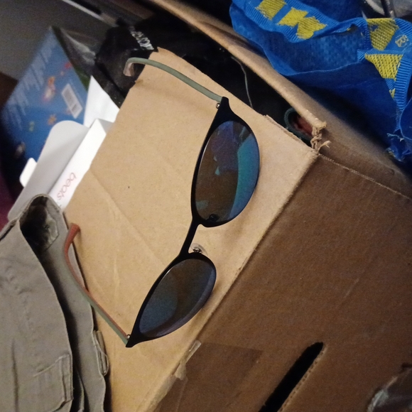 GUCCI  sun glasses in-style - Picture 3 of 4